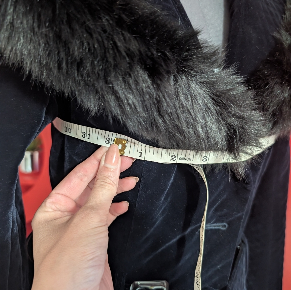 Elegant Dark Blue Fur-Trimmed Women's Coat - Picture 8 of 9